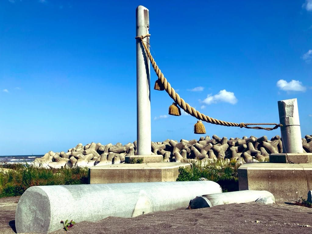 倒壊した鳥居（能登半島）